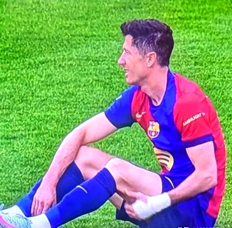 莱万多夫斯基连续七场比赛得分超过战术调整，澳大利亚队不断突破！的简单介绍