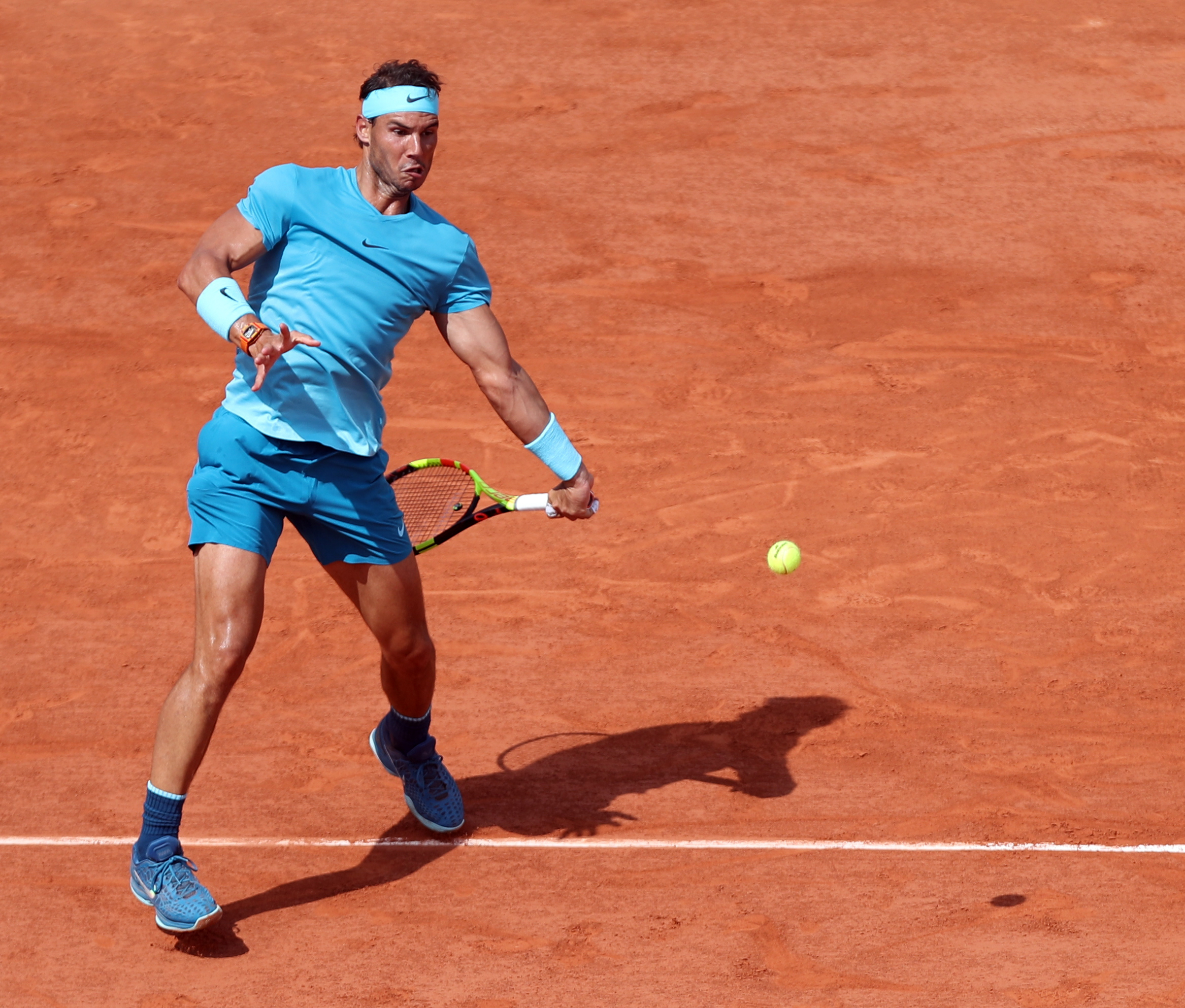 爱游戏（ayx）-纳达尔重返赛场，晋级下一阶段首场状态出色，MAD观众沸腾！-爱游戏（ayx）