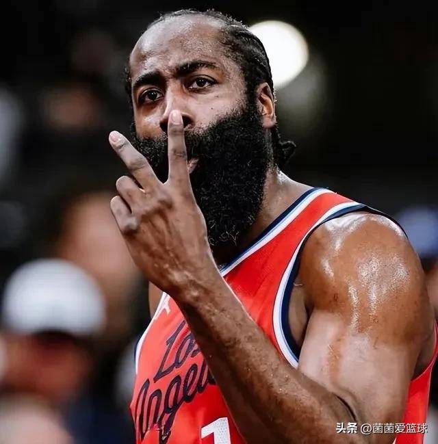 AYX SPORTS-哈登重返赛场，反败为胜首场状态出色，雄鹿观众沸腾！观众掌声雷动-AYX SPORTS