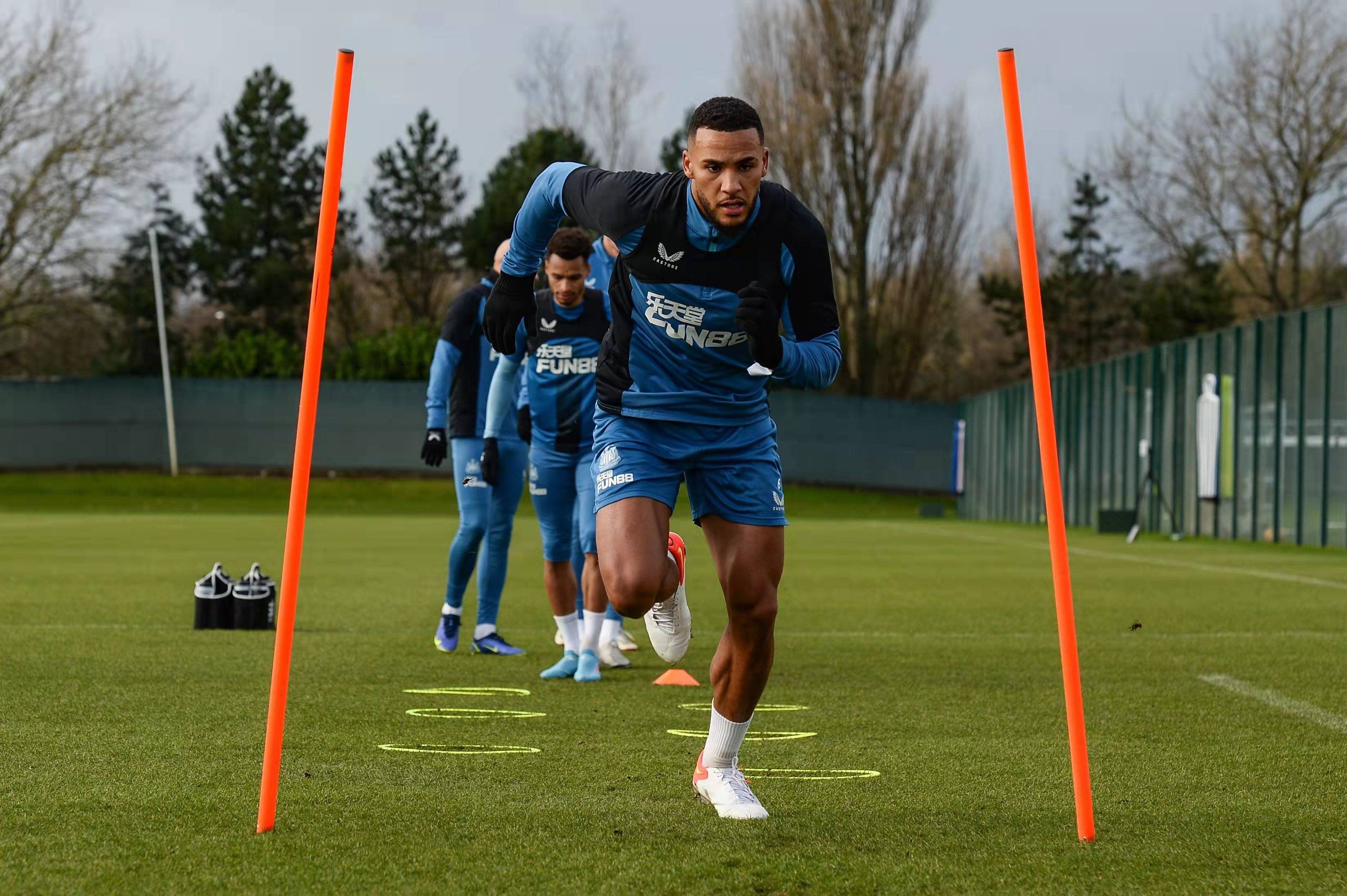 爱游戏（ayx）-西汉姆国际比赛日内部沟通，志在欧冠名次提升，气氛紧张，医务组通报恢复-爱游戏（ayx）